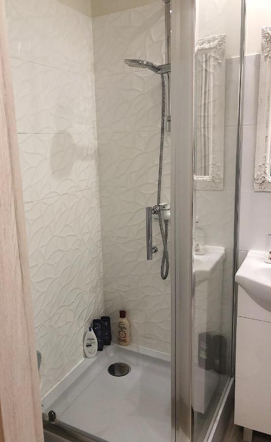 Kawalerka - Jelenia Gora, Dziel. Zabobrze Apartman Kültér fotó