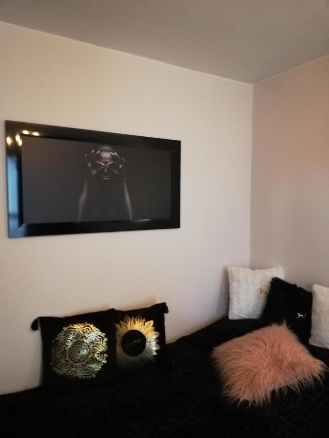 Kawalerka - Jelenia Gora, Dziel. Zabobrze Apartman Kültér fotó